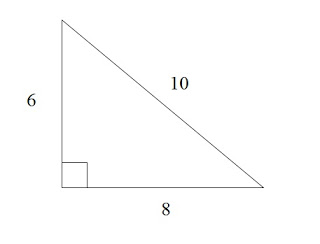 Nesta figura, a hipotenusa b vale 10, e os catetos a e c valem respectivamente 6 e 8.
